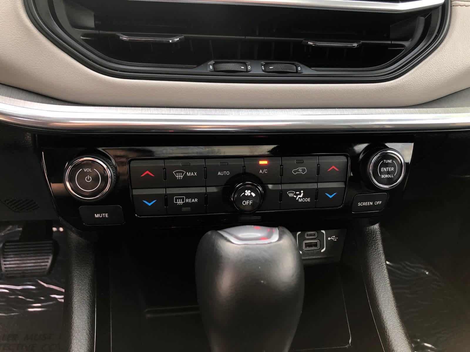 Used 2023 Jeep Compass Limited w/ Sun and Sound Group image 16