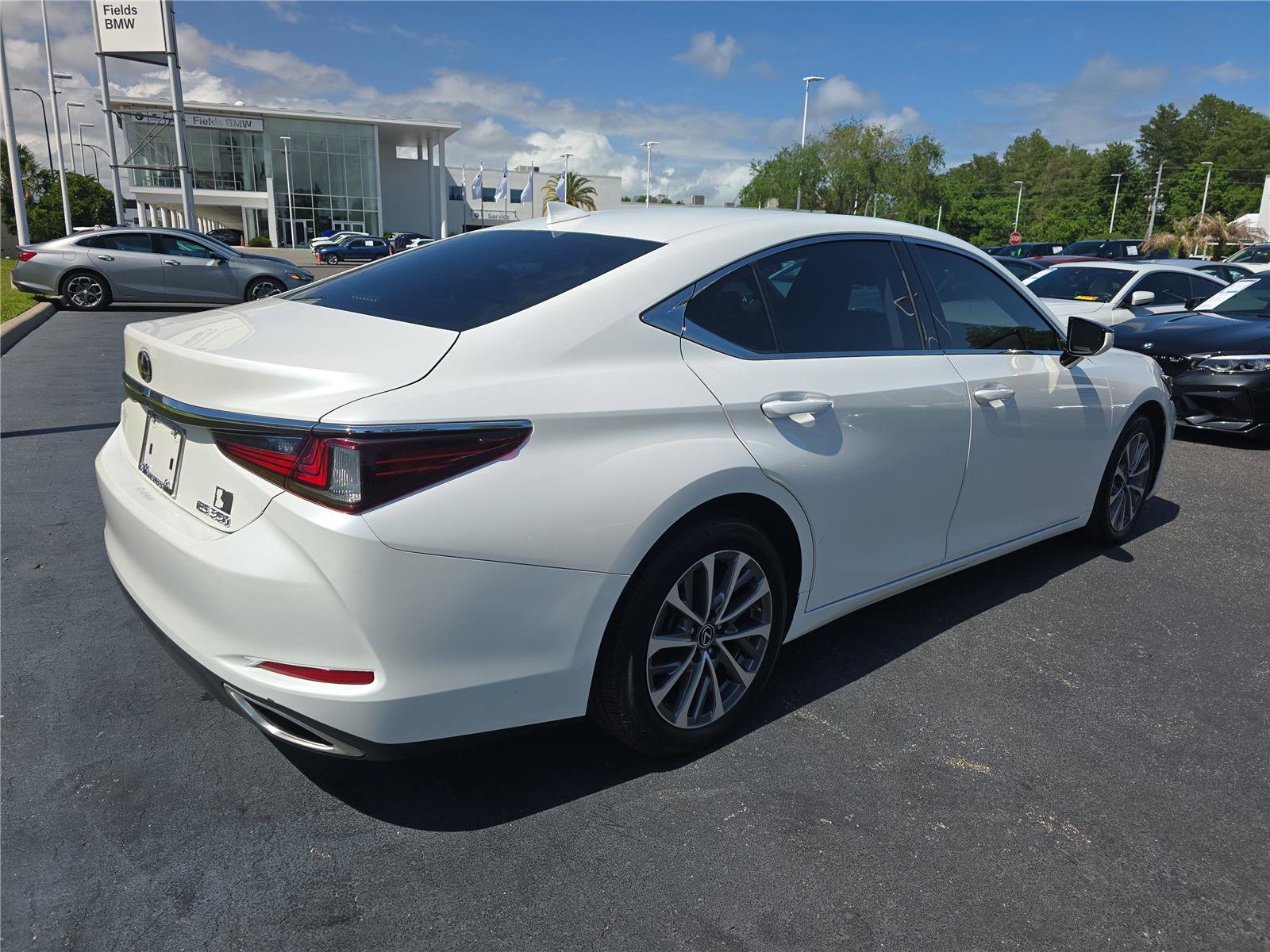 Used 2022 Lexus ES 350 w/ Accessory Package 2 FWD image 2