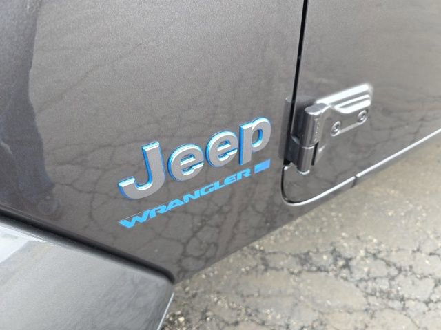 Used 2025 Jeep Wrangler Unlimited Sahara w/ Safety Group image 14