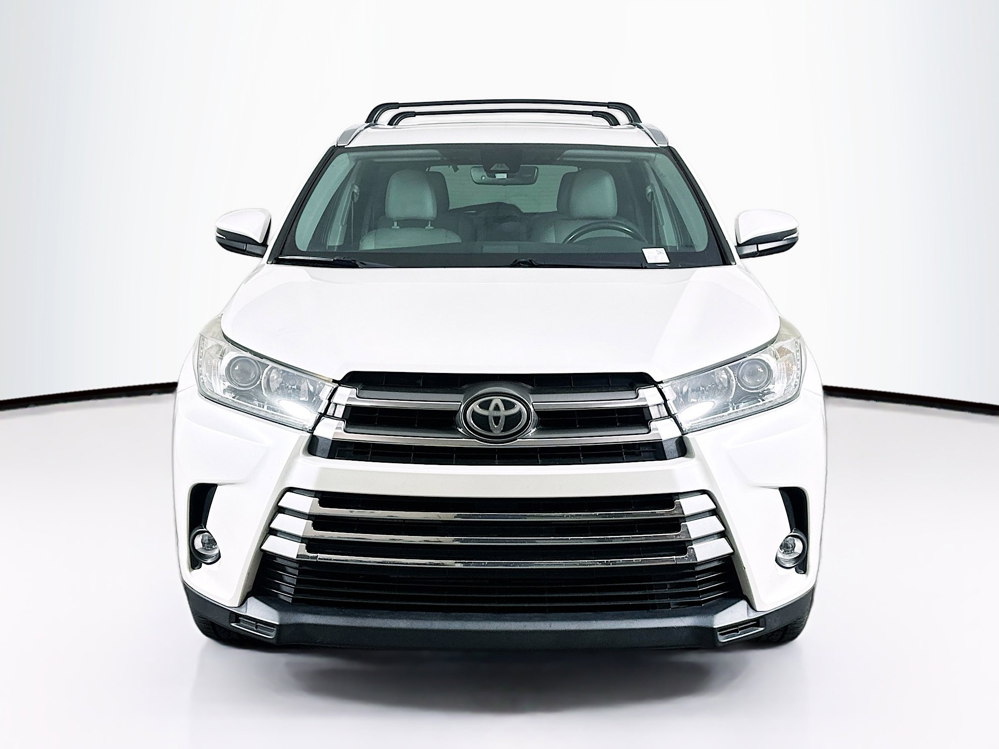 Used 2019 Toyota Highlander Limited FWD image 2