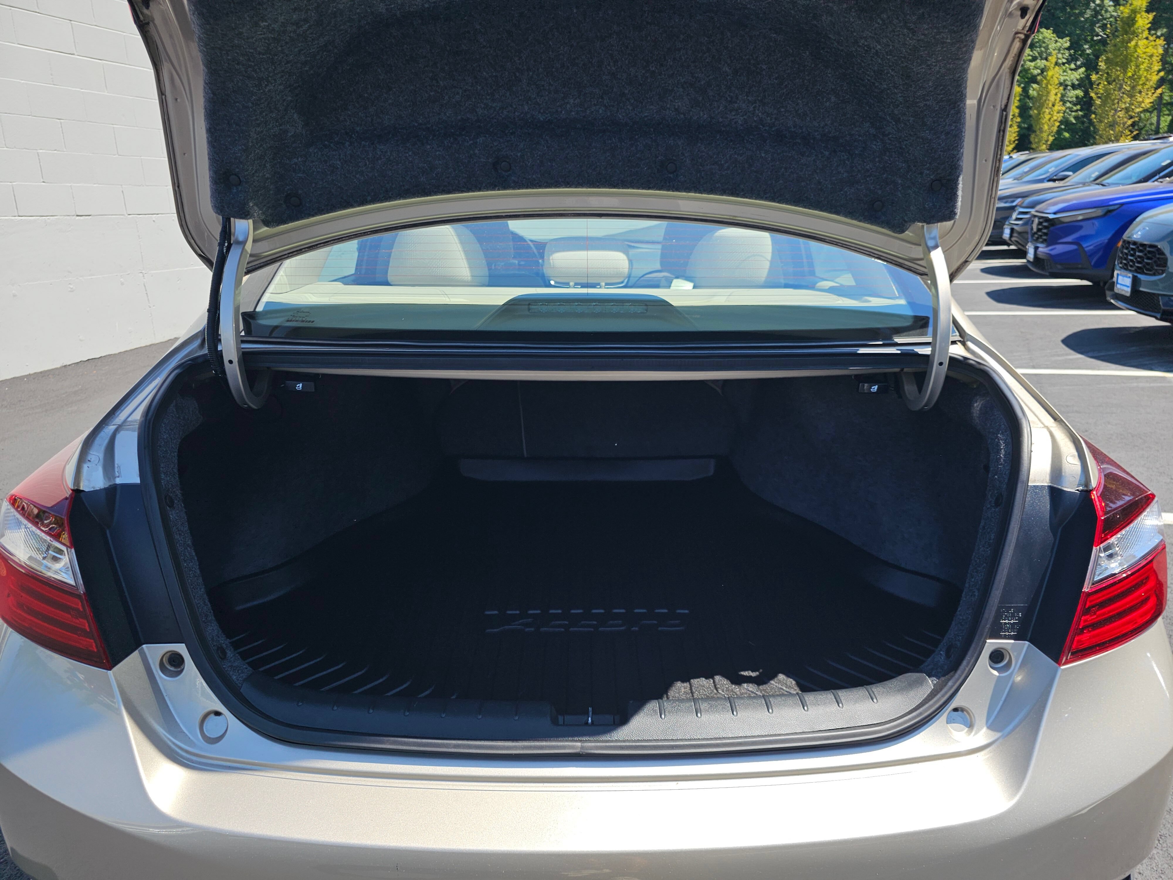 Used 2016 Honda Accord EX image 18