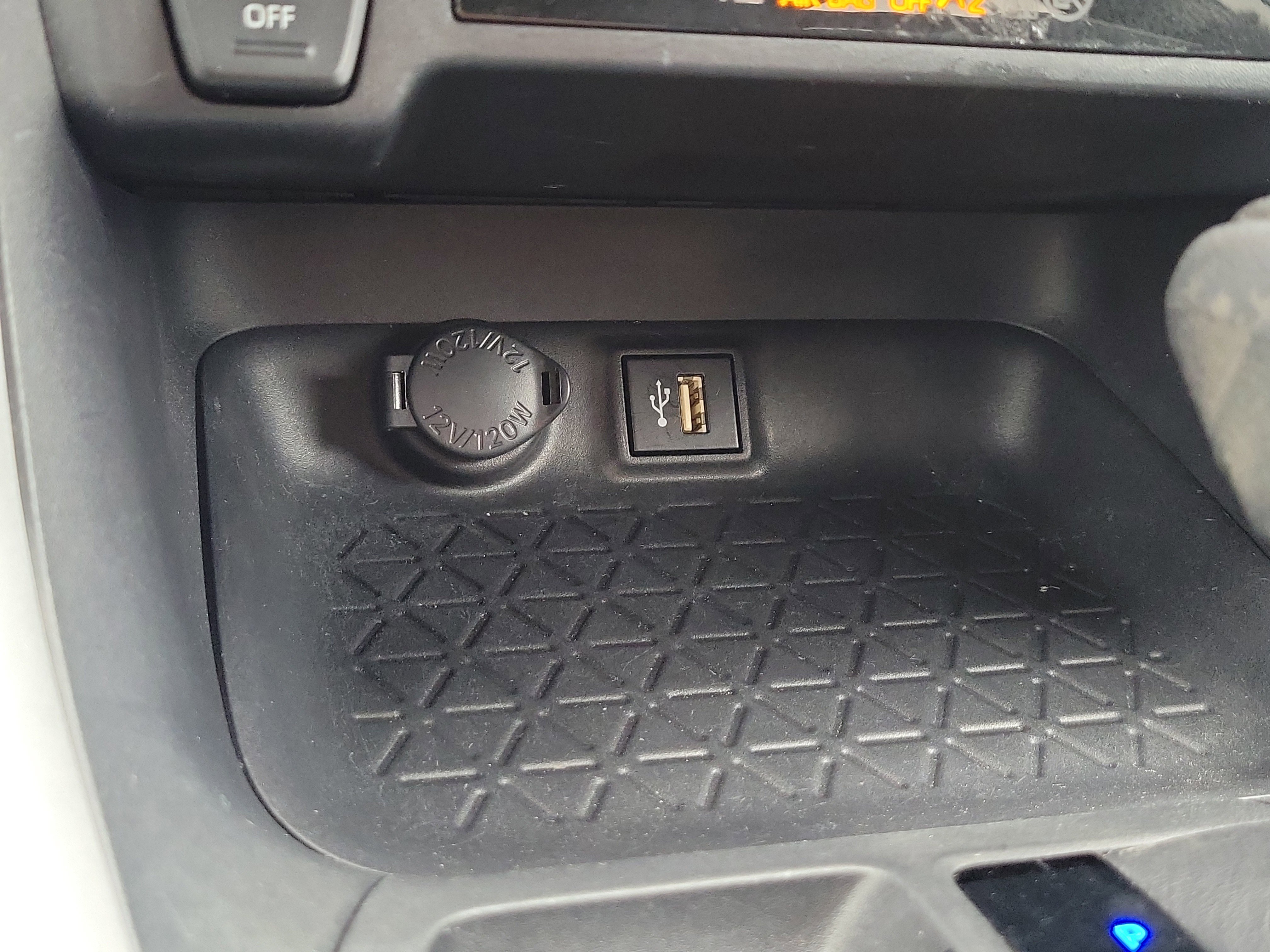 Used 2024 Toyota RAV4 LE image 31