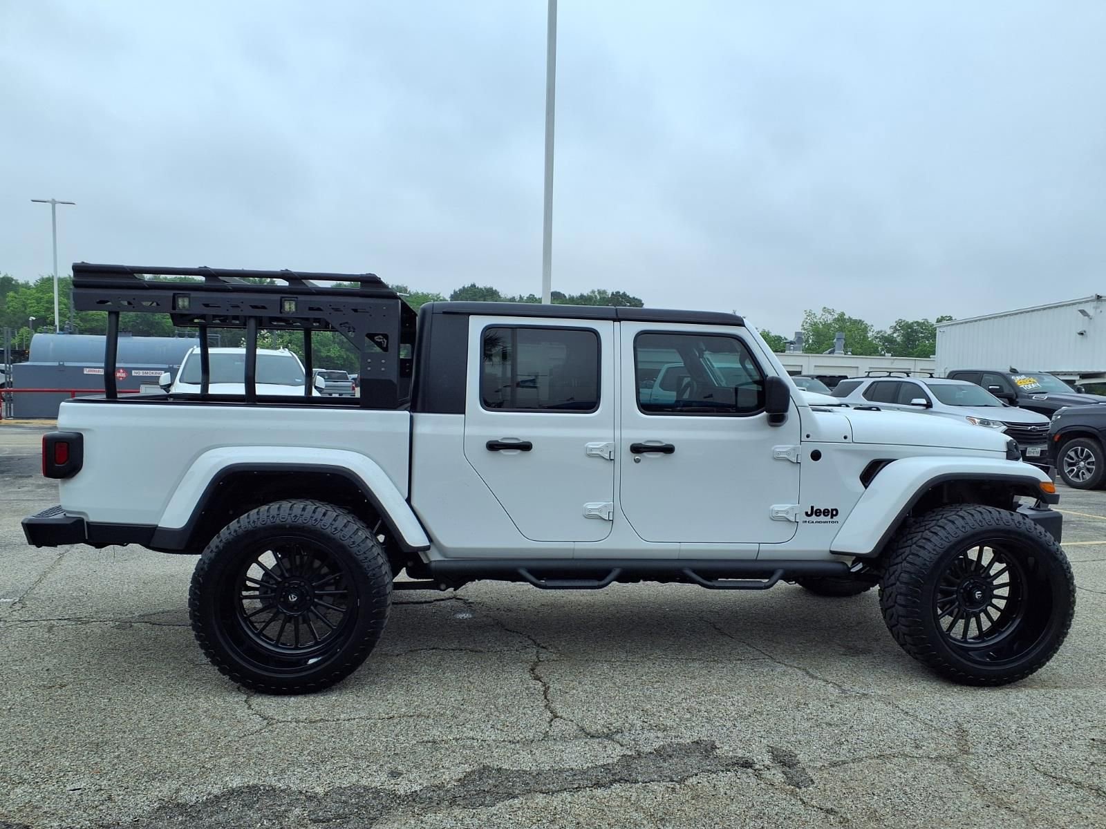 Used 2024 Jeep Gladiator Sport AWD/4WD image 21