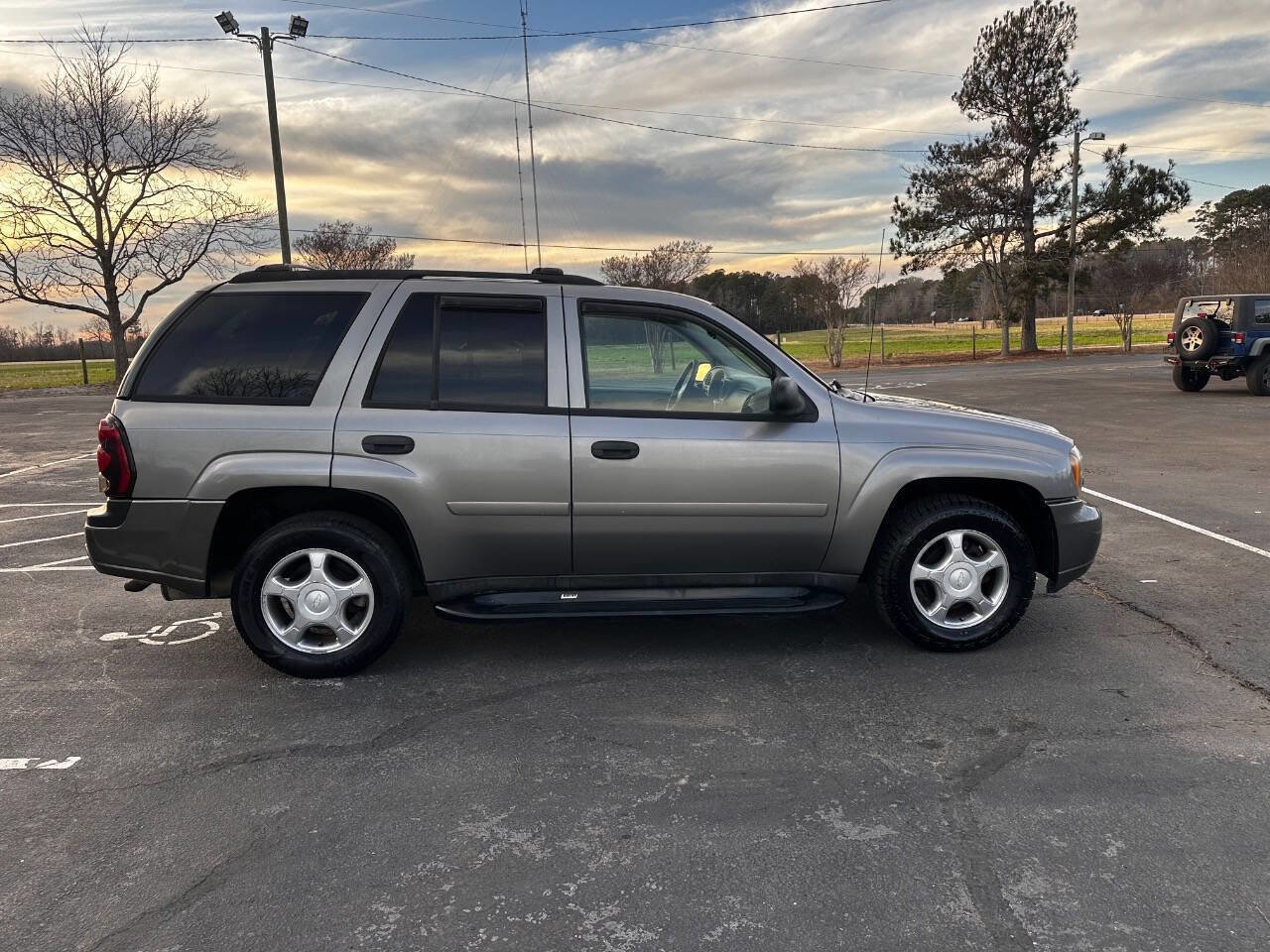 Used 2008 Chevrolet TrailBlazer 2WD w/ Smoker's Package image 9