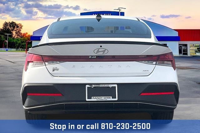 New 2025 Hyundai Elantra SEL image 4