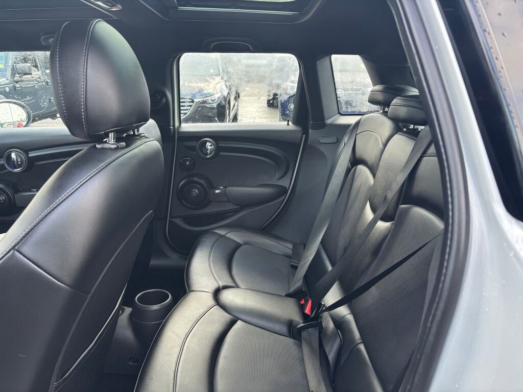 Used 2016 MINI Cooper 4-Door Hardtop image 13