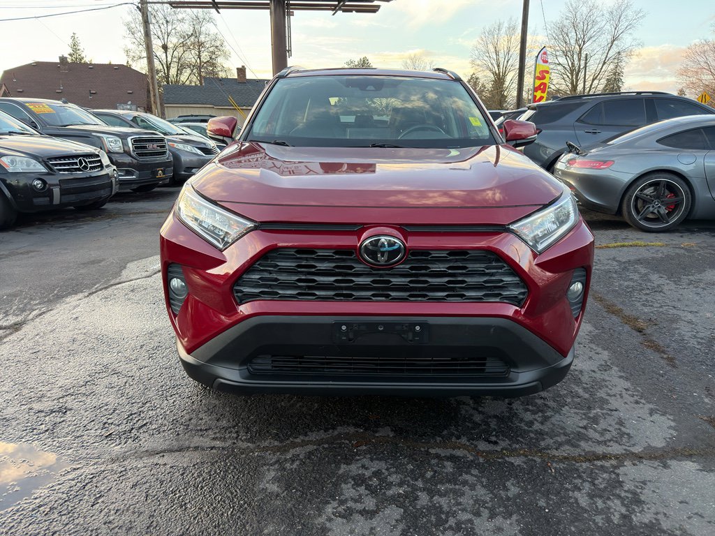 Used 2020 Toyota RAV4 XLE Premium image 9