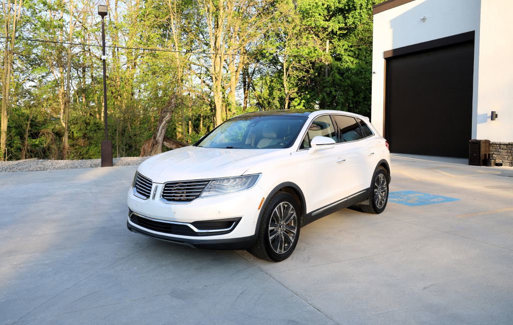 Used 2016 Lincoln MKX Reserve w/ Luxury Package image 3