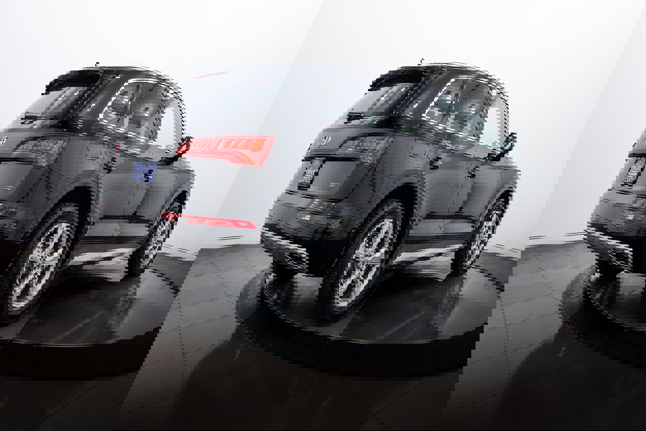 Used 2020 Audi Q5 2.0T Premium w/ Convenience Package image 4