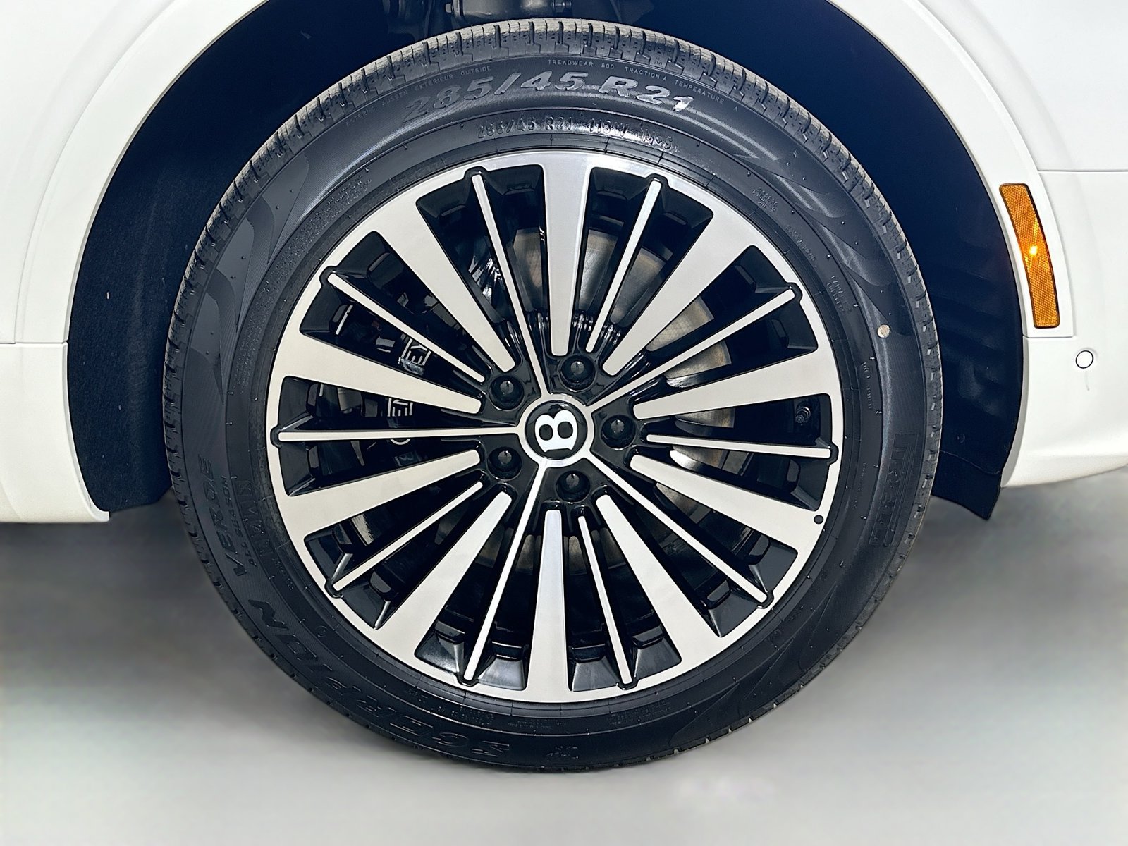 New 2026 Bentley Bentayga AWD/4WD image 6