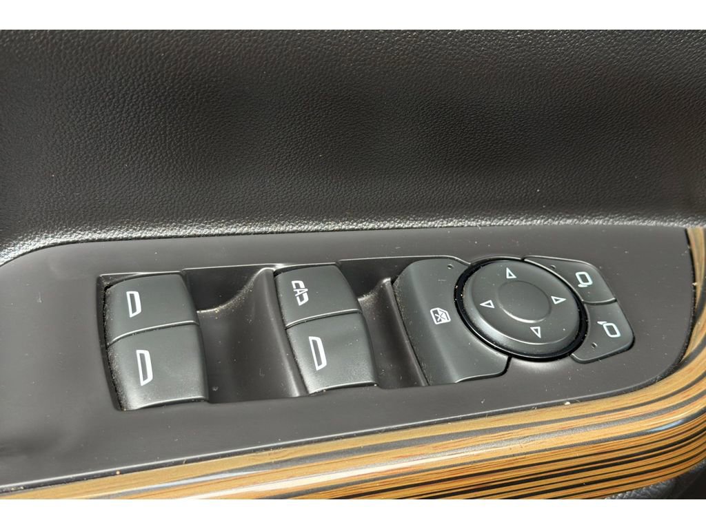 Used 2021 GMC Acadia SLE w/ Driver Convenience Package FWD image 12