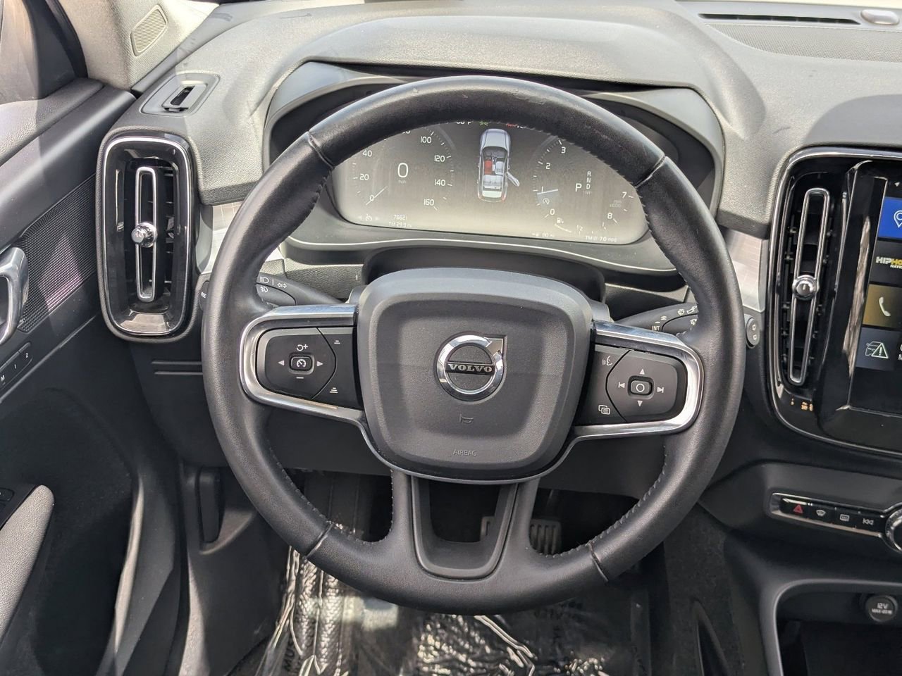 Used 2020 Volvo XC40 T4 Momentum w/ Protection Package Premier image 16