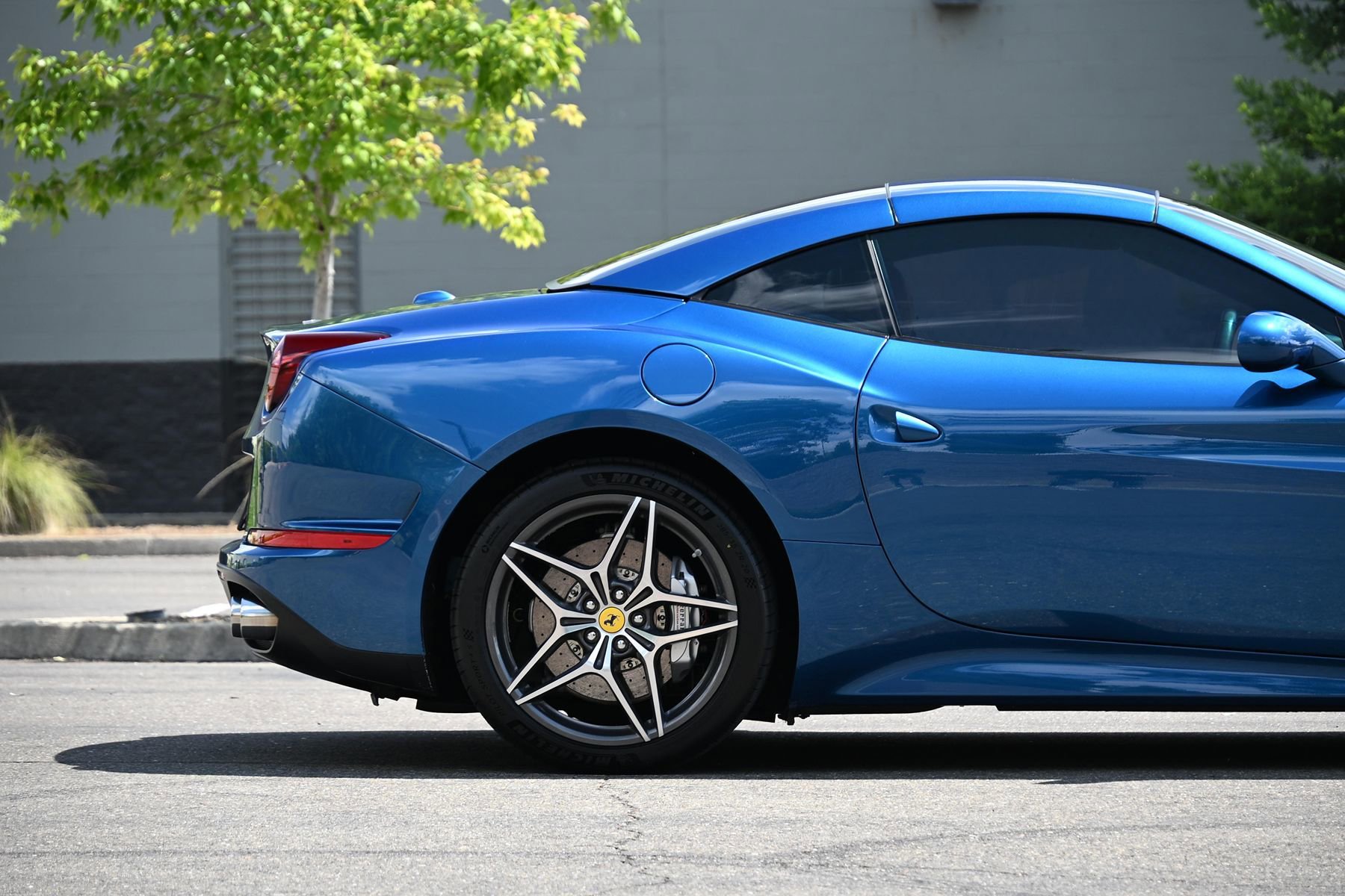 Used 2015 Ferrari California T RWD image 5