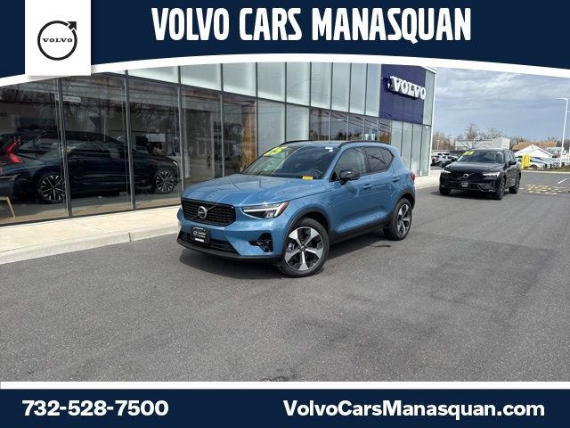 Certified 2025 Volvo XC40 B5 Plus image 1