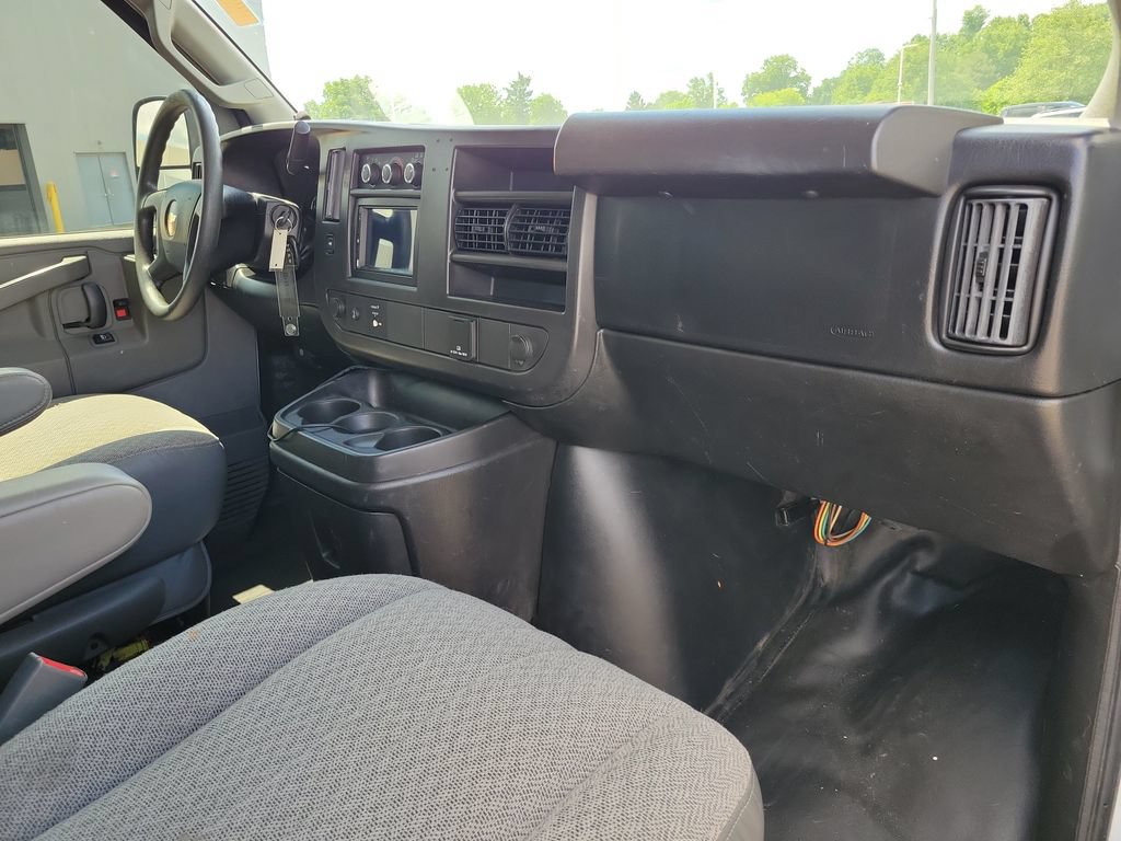 Used 2017 Chevrolet Express 2500 RWD image 28