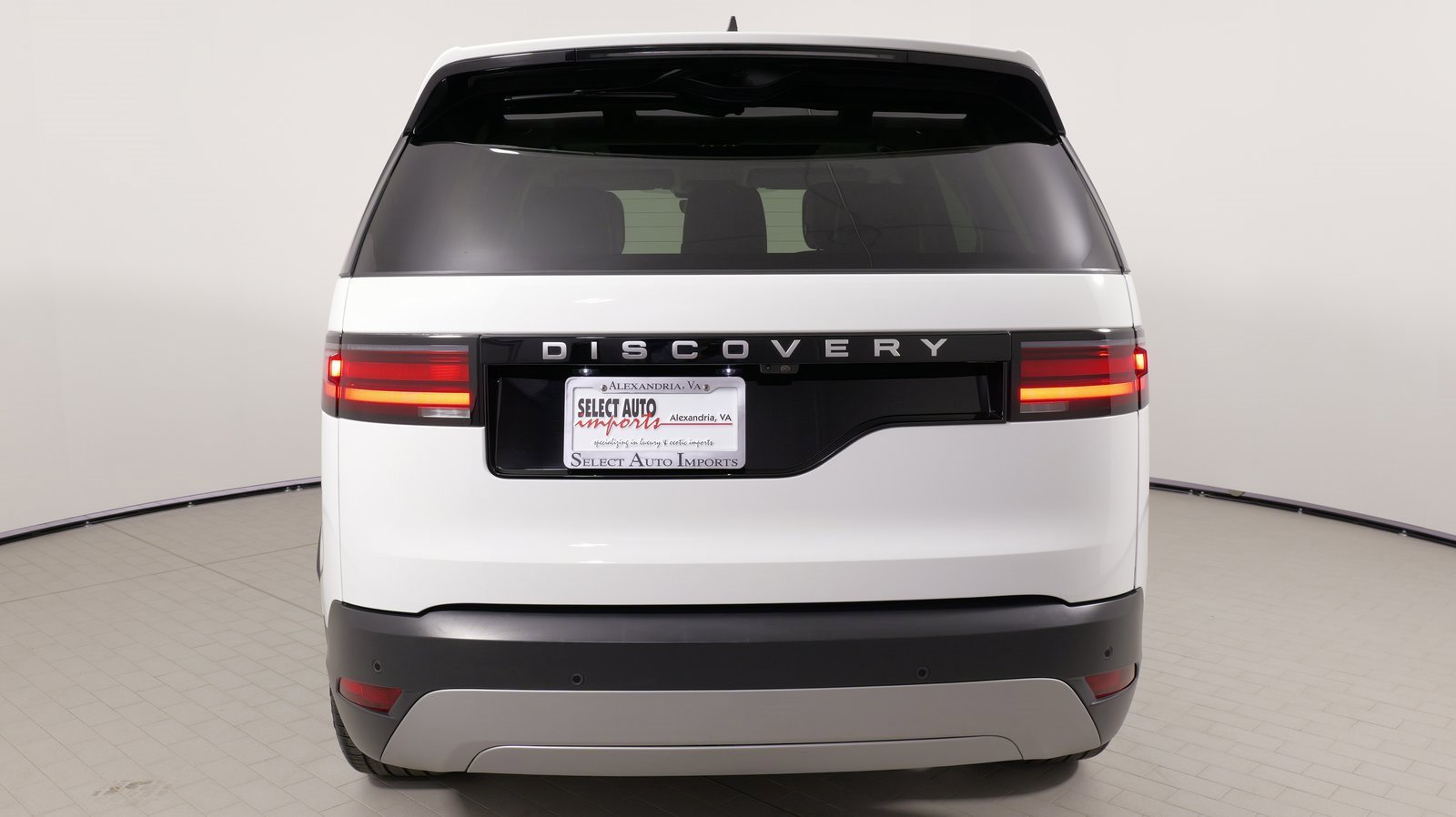 Used 2024 Land Rover Discovery S image 14