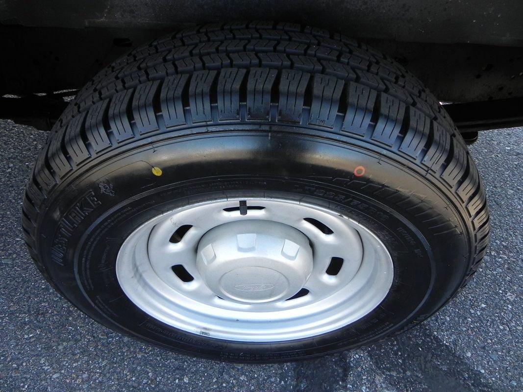 Used 2006 Ford E-150 and Econoline 150 image 8