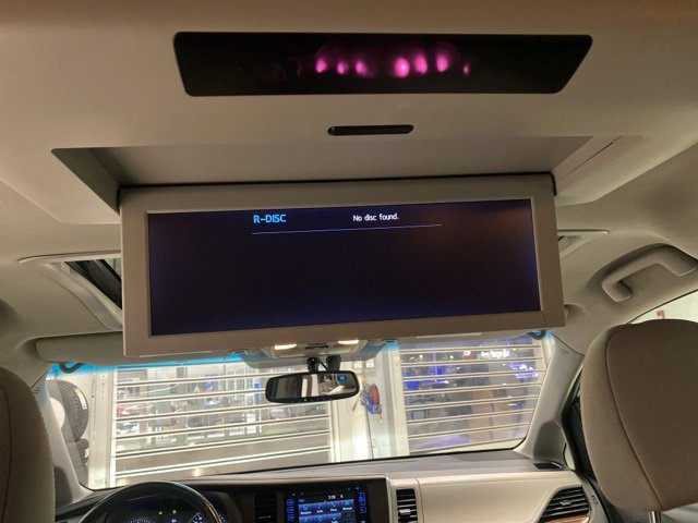 Used 2017 Toyota Sienna Limited image 36