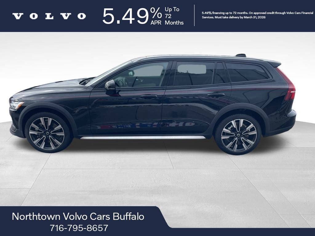 Certified 2025 Volvo V60 B5 Cross Country Ultra image 2