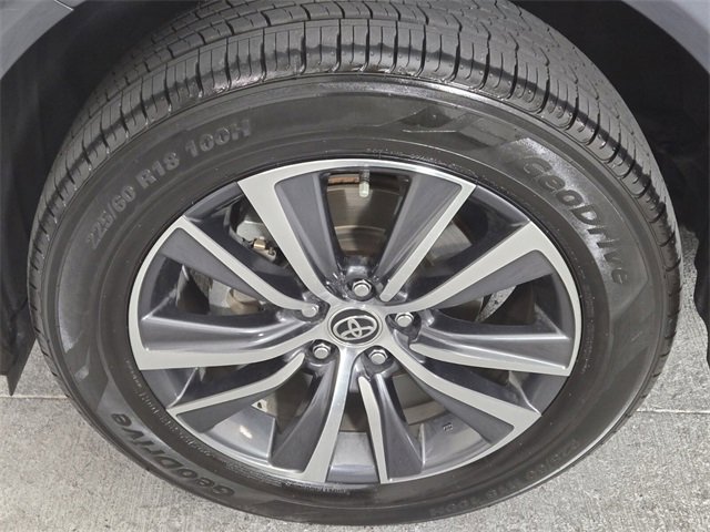 Used 2022 Toyota Venza LE image 11