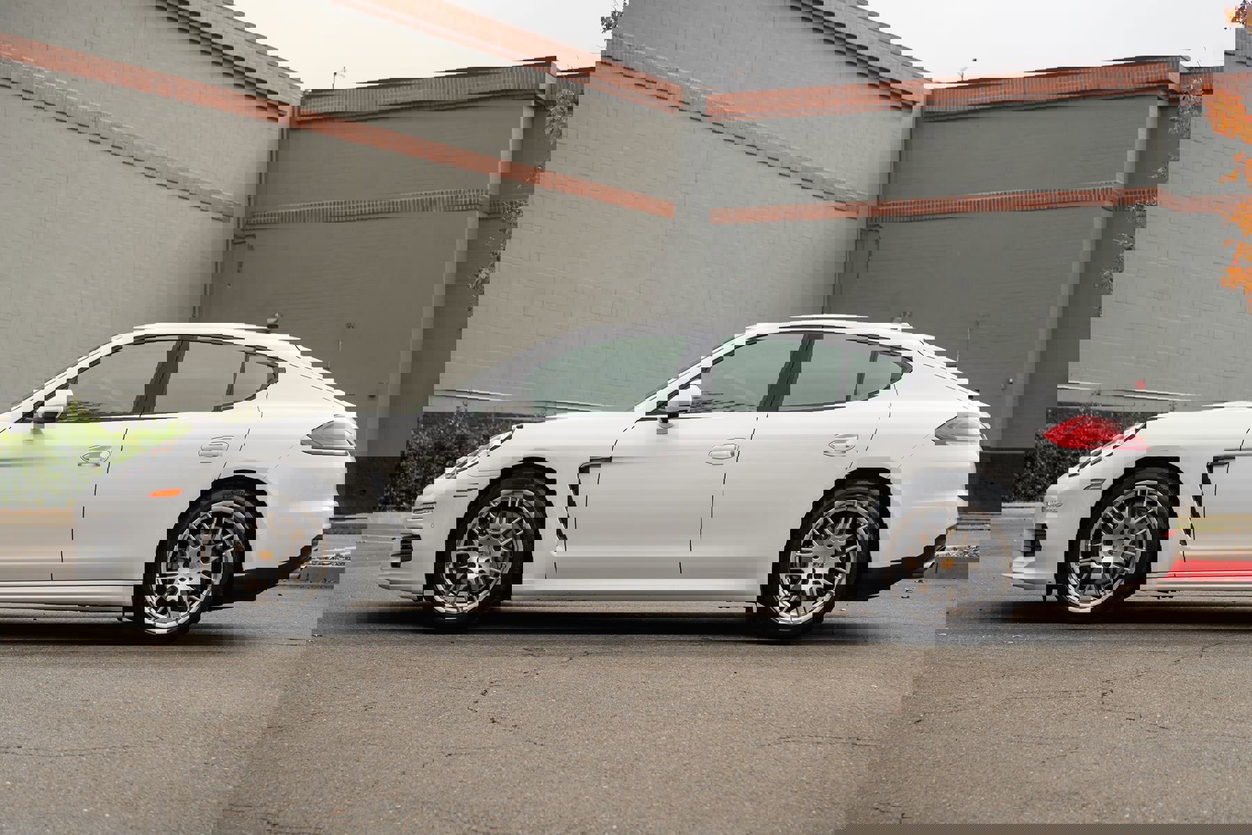 Used 2015 Porsche Panamera 4 image 4