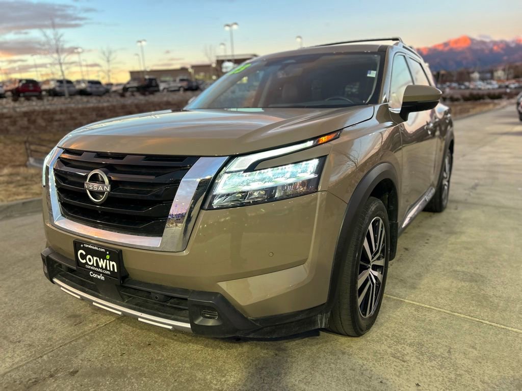 Used 2023 Nissan Pathfinder Platinum image 3