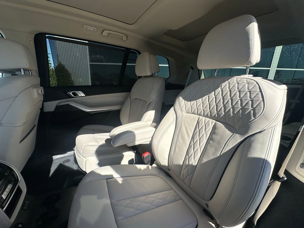 Used 2022 BMW X7 xDrive40i w/ Premium Package image 23