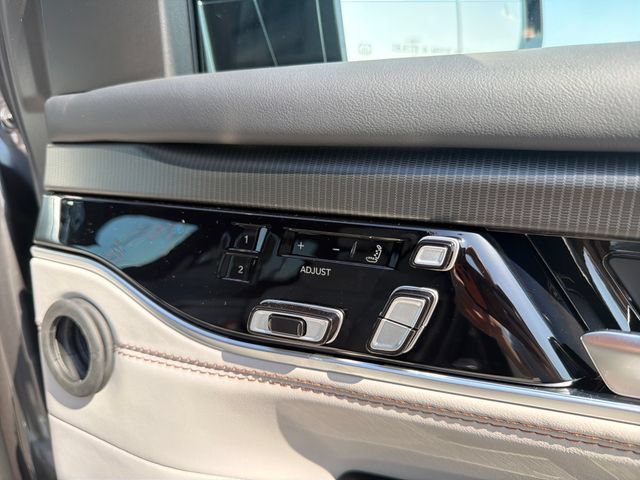 New 2026 Jeep Grand Wagoneer Summit AWD/4WD image 35