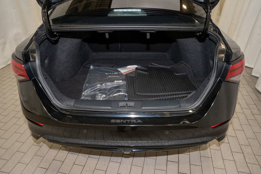 Certified 2022 Nissan Sentra SR w/ Midnight Edition image 5