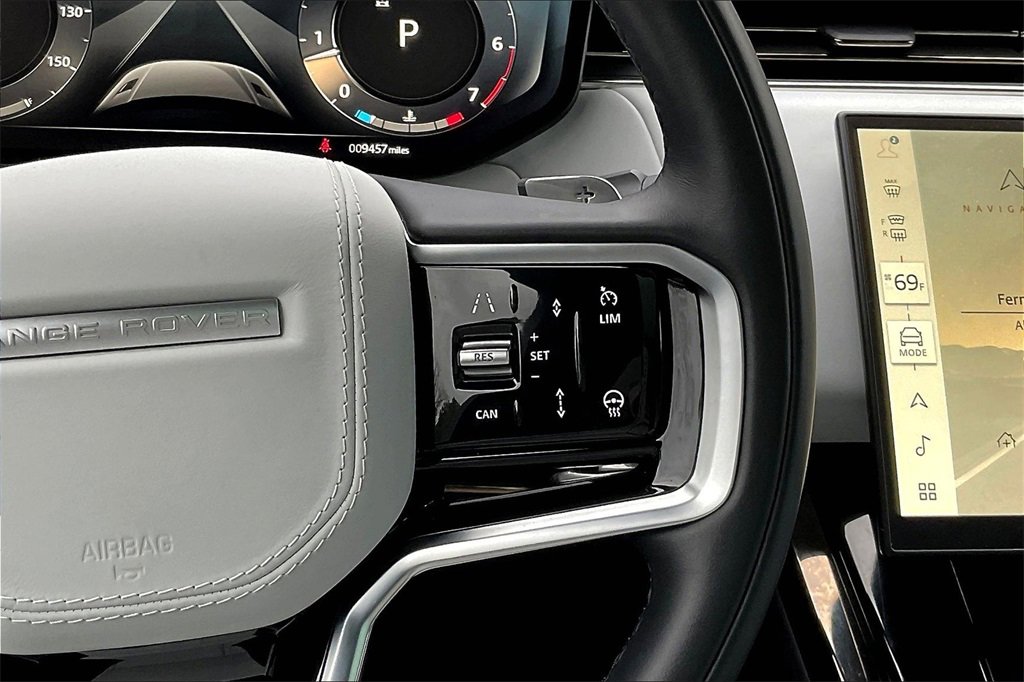 Used 2025 Land Rover Range Rover Sport image 12