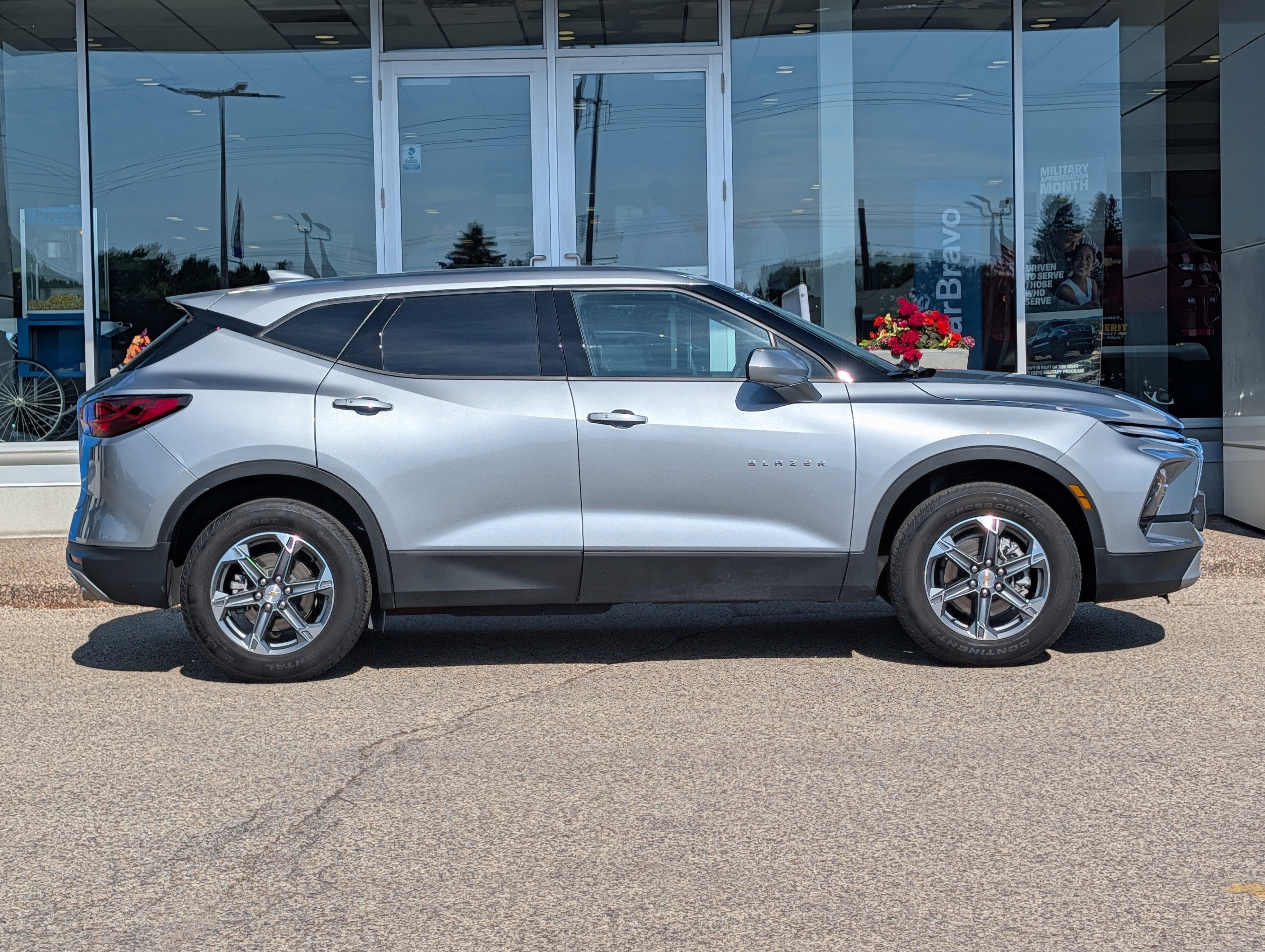 Certified 2025 Chevrolet Blazer LT AWD/4WD image 2