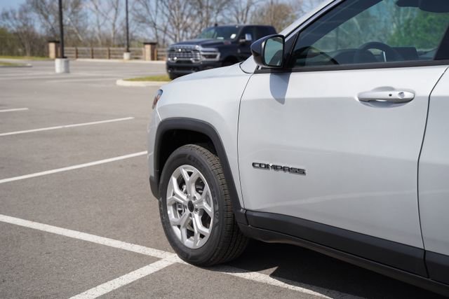New 2026 Jeep Compass Latitude w/ Driver Assistance Group image 37