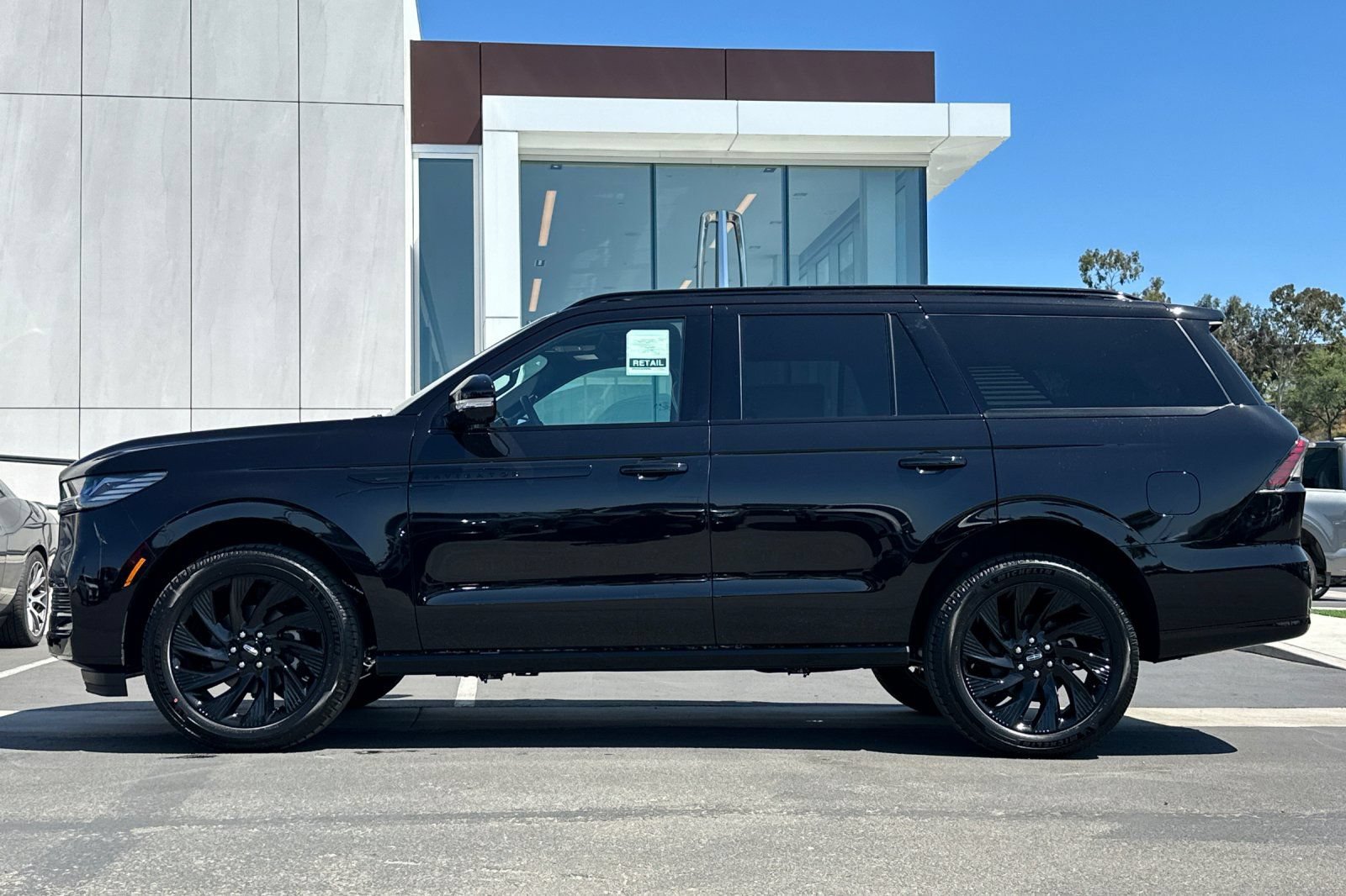 New 2026 Lincoln Navigator Reserve w/ Jet Appearance Package AWD/4WD image 6