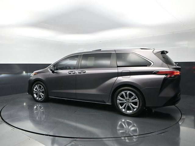 Used 2022 Toyota Sienna Platinum FWD image 2