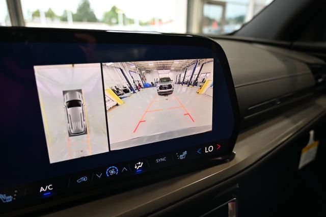 New 2027 Chevrolet Traverse LT w/ Driver Confidence Package FWD image 17