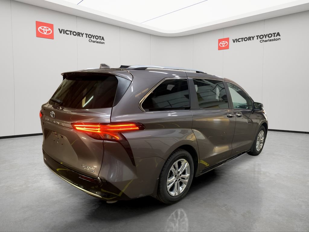 Used 2024 Toyota Sienna Platinum image 6