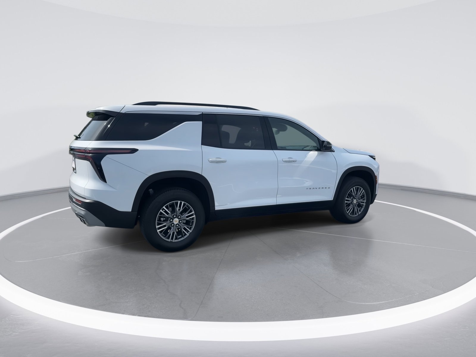 Used 2025 Chevrolet Traverse LT FWD image 9