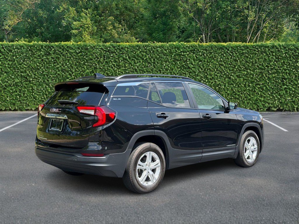 Used 2022 GMC Terrain SLE w/ Driver Convenience Package FWD image 3