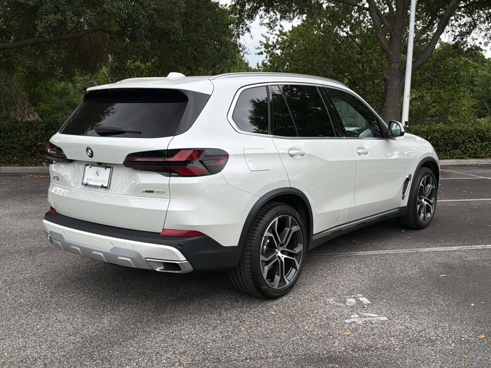 Certified 2026 BMW X5 xDrive40i w/ Climate Comfort Package AWD/4WD image 4