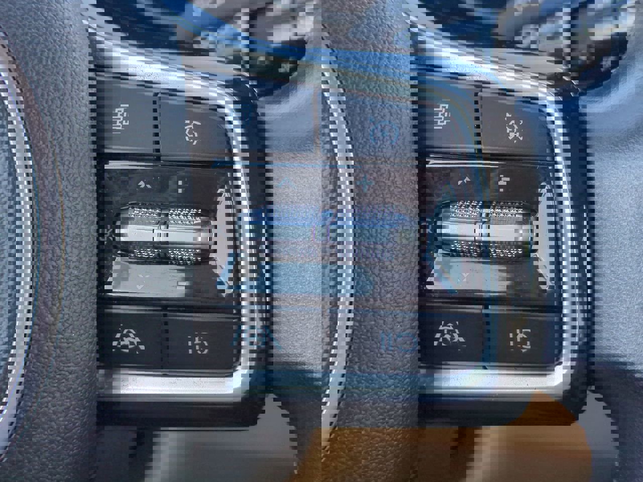 Used 2024 Kia Carnival LX image 25