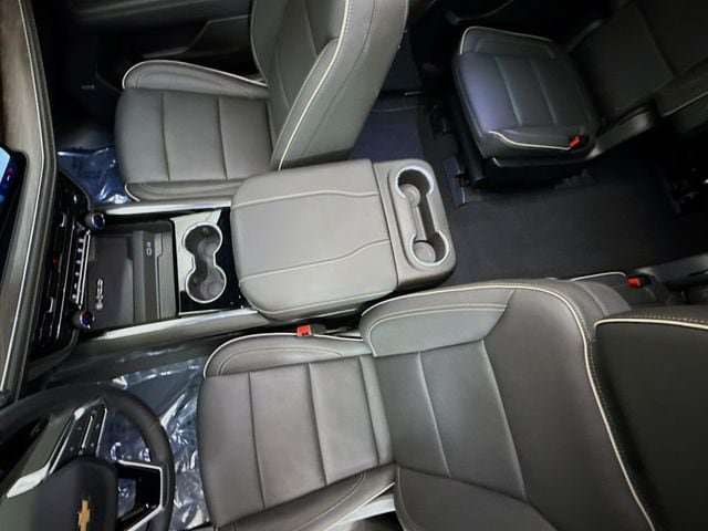 Used 2025 Chevrolet Suburban Premier w/ Sun And Tow Package AWD/4WD image 25