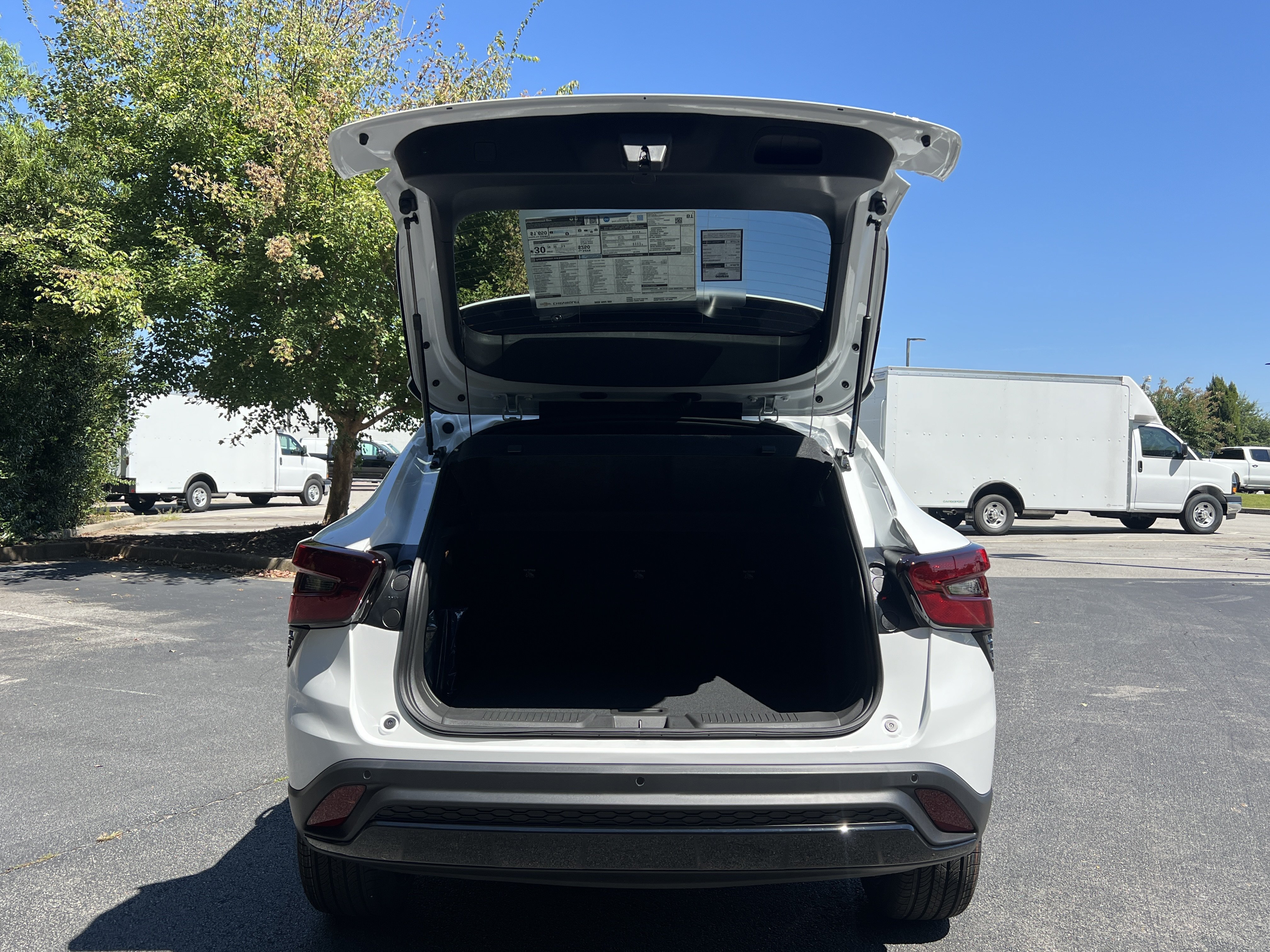 New 2026 Chevrolet Trax RS w/ Sunroof Package FWD image 11