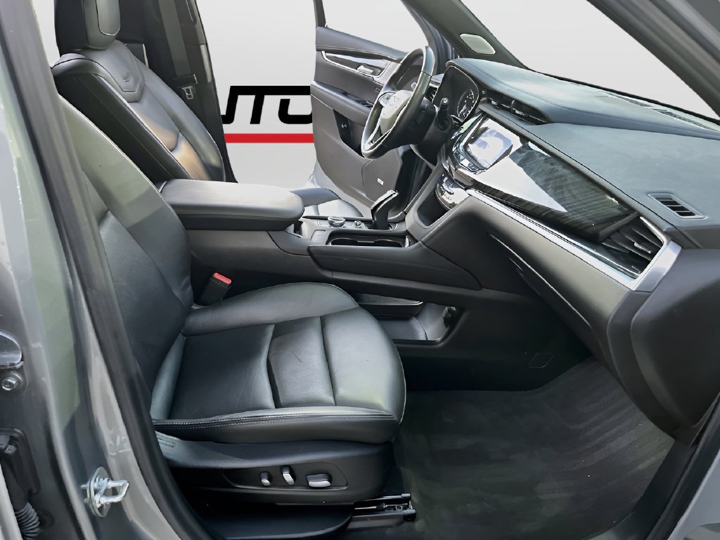 Used 2025 Cadillac XT6 Premium Luxury AWD/4WD image 31