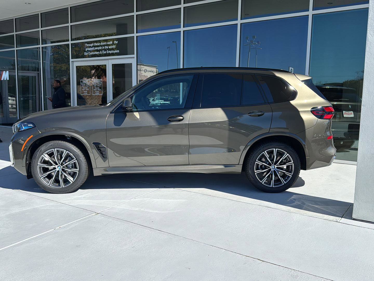 New 2026 BMW X5 M60i image 3