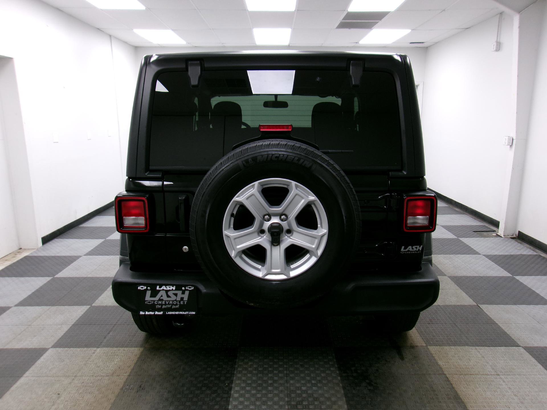 Used 2019 Jeep Wrangler Sport image 12