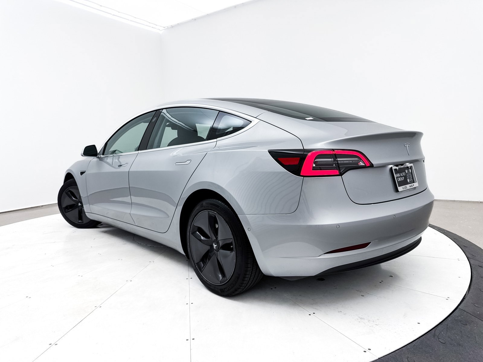 Used 2018 Tesla Model 3 Long Range image 2