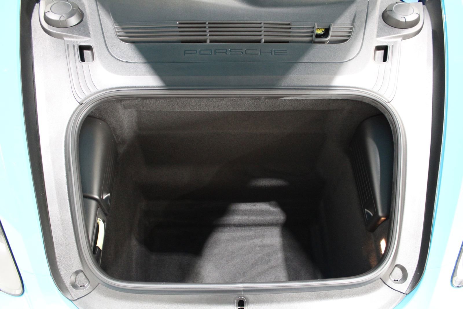 Used 2018 Porsche 718 Cayman image 17