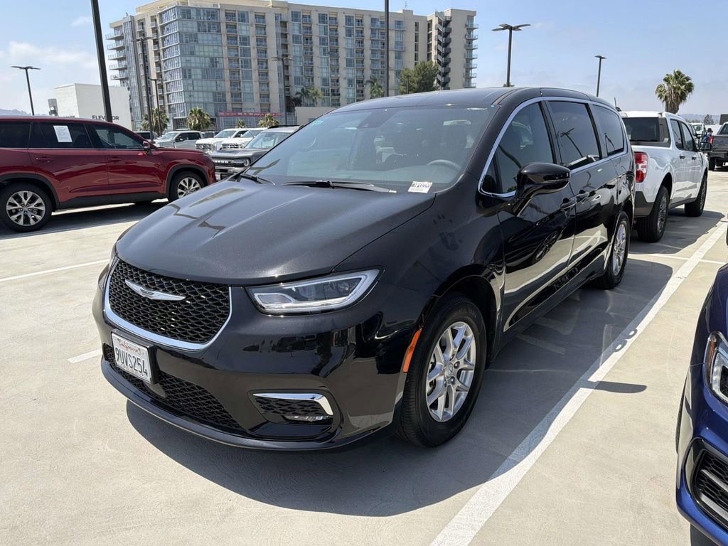 Used 2026 Chrysler Pacifica Select FWD image 19