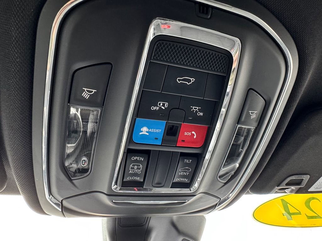 Used 2024 Jeep Grand Cherokee Laredo X w/ Luxury Tech Group I image 26