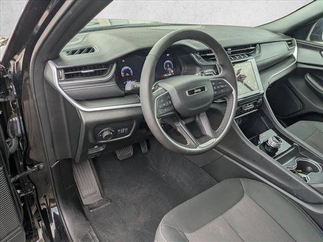 Used 2025 Jeep Grand Cherokee L Laredo RWD image 9